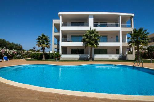 Stylish Apartment In Porto de M�s Lagos