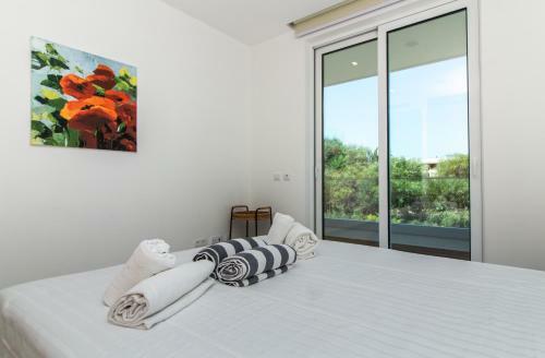 Stylish Apartment In Porto de M�s Lagos