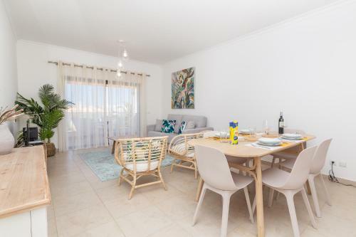 Santa Maria Apartment At Porto de Mos Beach