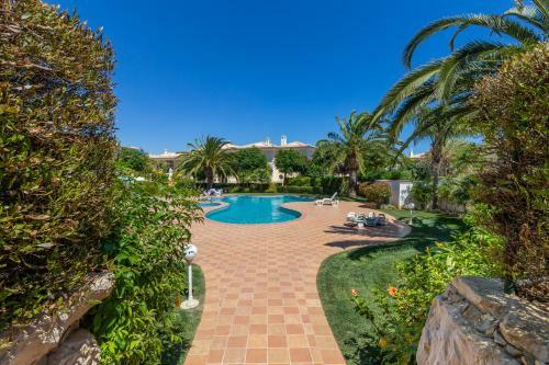 Santa Maria Apartment At Porto de Mos Beach