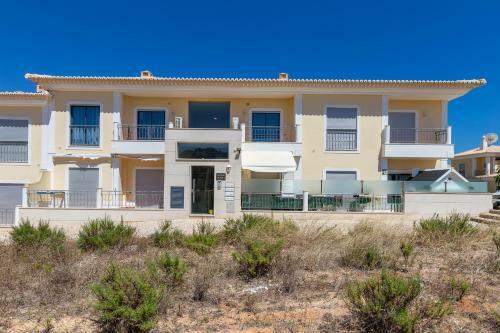 Santa Maria Apartment At Porto de Mos Beach