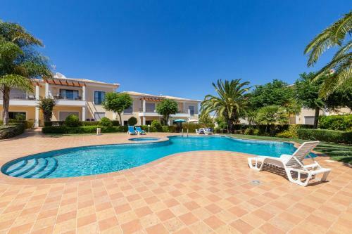 Santa Maria Apartment At Porto de Mos Beach