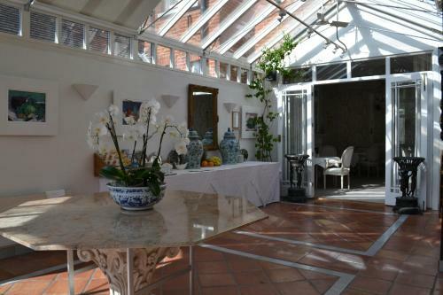 Hostal Cranleigh Hotel