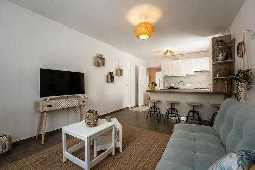 Daisy Apartment1