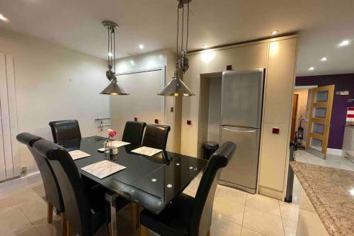 Villa 3 Bed Detached Bungalow With Big Garden