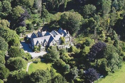 Luxurious Apartment In Historic Mansion - Sleeps 7