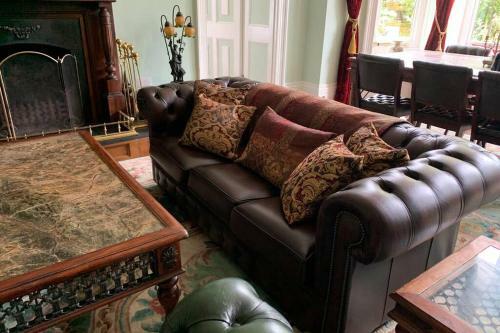 Luxurious Apartment In Historic Mansion - Sleeps 7