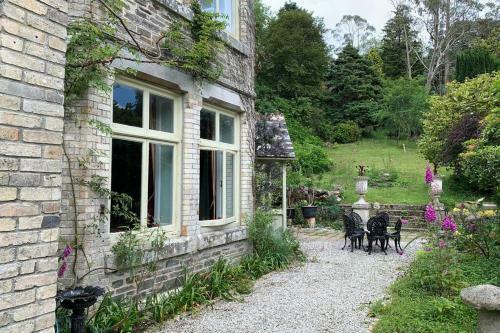 Luxurious Apartment In Historic Mansion - Sleeps 7