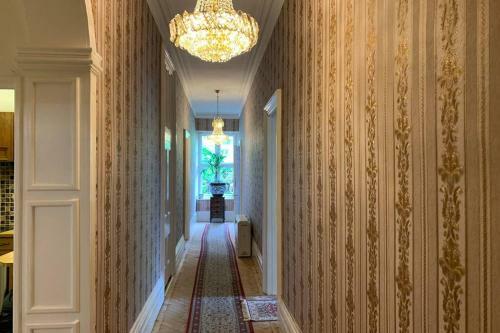 Luxurious Apartment In Historic Mansion - Sleeps 7