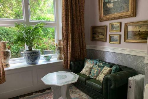 Luxurious Apartment In Historic Mansion - Sleeps 7