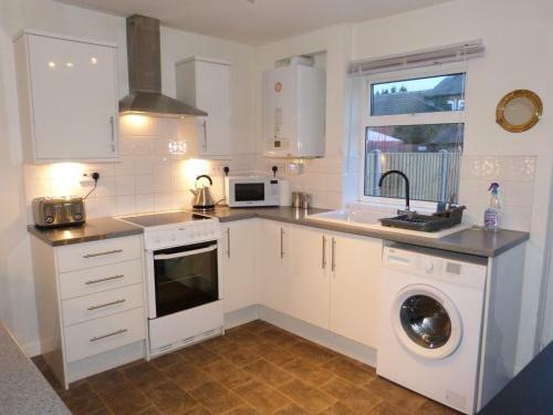 Marina Cottage, Newark