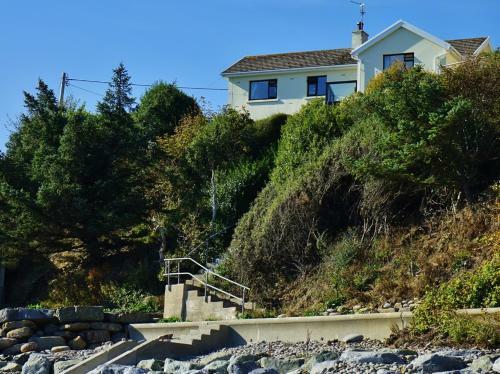 The Cottage - Sea Views, Direct Access To Beach, Pet Friendly