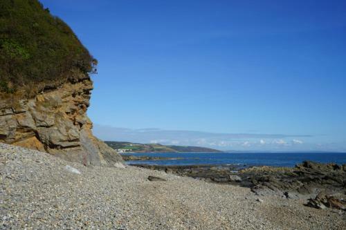 The Cottage - Sea Views, Direct Access To Beach, Pet Friendly