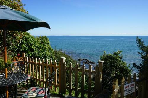The Cottage - Sea Views, Direct Access To Beach, Pet Friendly