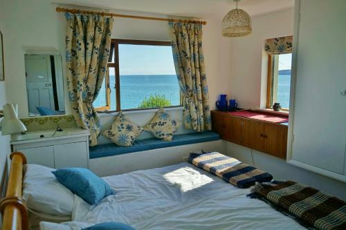 The Cottage - Sea Views, Direct Access To Beach, Pet Friendly