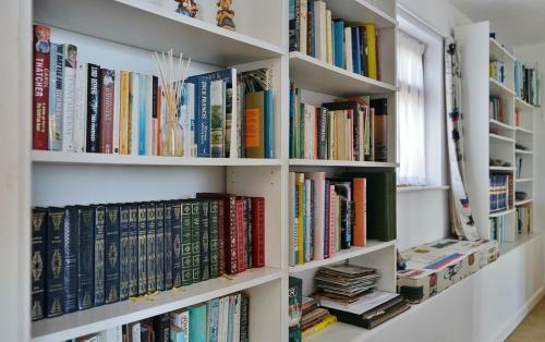 The Cottage - Sea Views, Direct Access To Beach, Pet Friendly