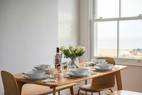 Stunning Large Sea View Apartment - The Lookout