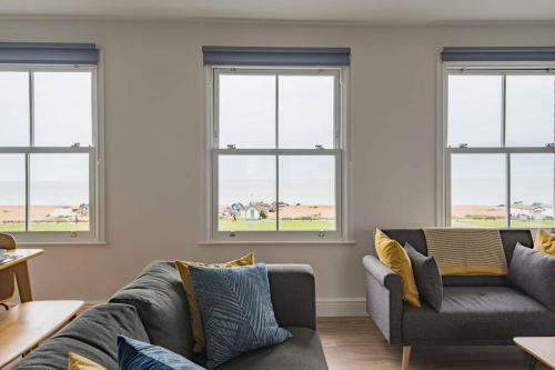 Stunning Large Sea View Apartment - The Lookout