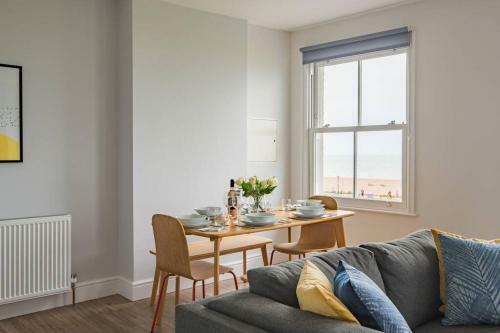 Stunning Large Sea View Apartment - The Lookout