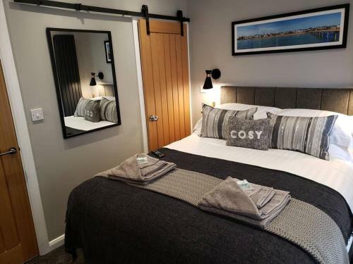 Apartamento The Courtyard - Cosy, Secluded With Luxury Suite