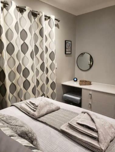 Apartamento The Courtyard - Cosy, Secluded With Luxury Suite