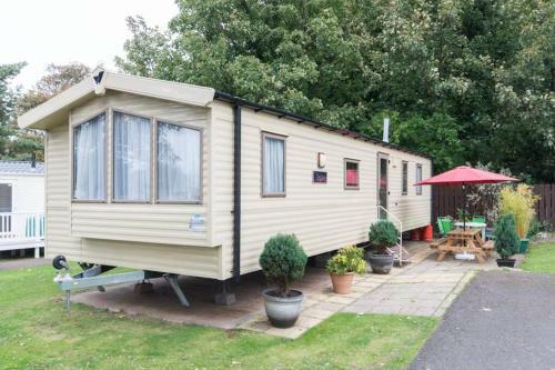 Edinburgh - Seton Sands-salsa Caravan-pet Friendly