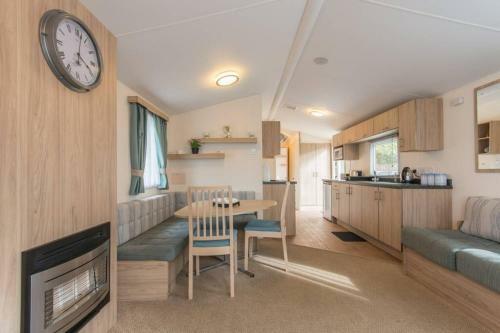 Edinburgh - Seton Sands-salsa Caravan-pet Friendly