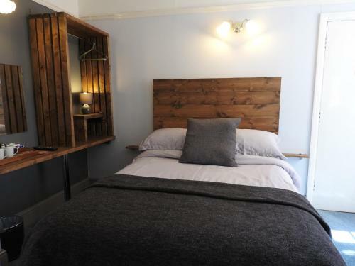 Hostal Riverside Cottage