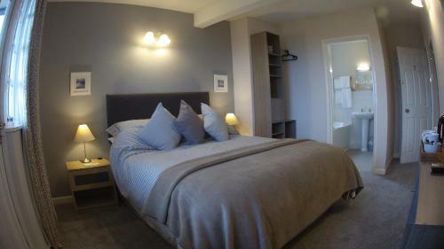 Hostal Riverside Cottage