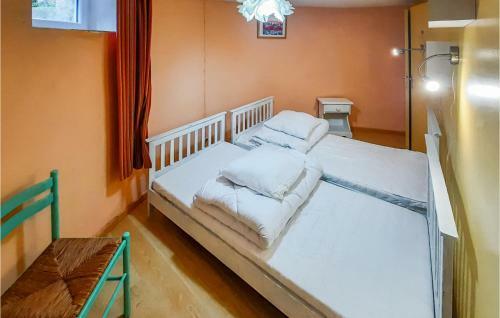 Stunning Home In Cherrueix With 2 Bedrooms