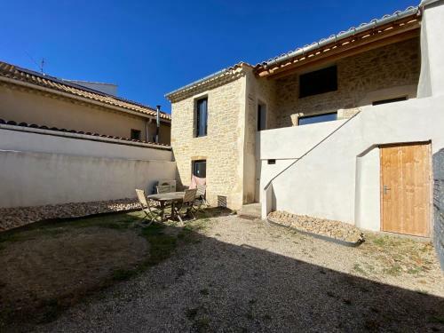 Charmante Maison Face � L?�glise De Codolet
