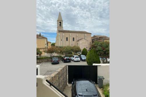 Charmante Maison Face � L?�glise De Codolet