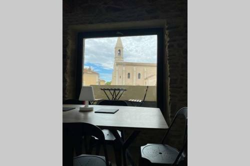 Charmante Maison Face � L?�glise De Codolet
