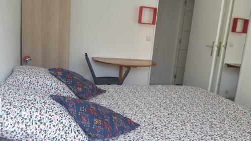 Hostal Chambre Avec Entr�e Libre Et Salle de Bain Priv�e