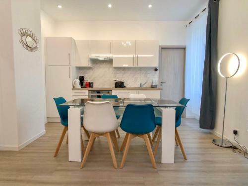 Deluxe Design - City Center Cosy Apartments
