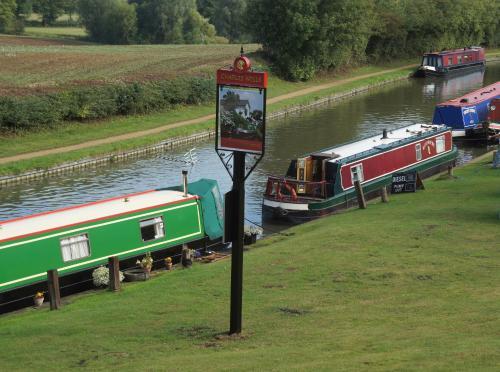 Posada Narrowboat At Weedon