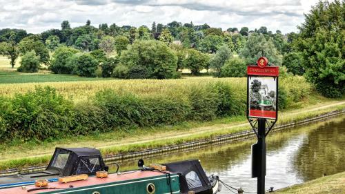 Posada Narrowboat At Weedon