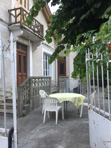 Maison De Marius Et Maison D Amelie