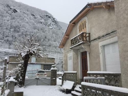Maison De Marius Et Maison D Amelie