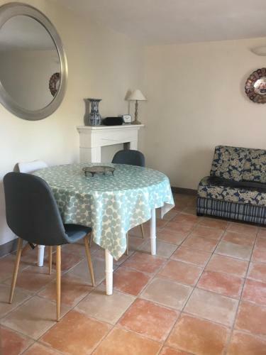 Maisonnette � Etables ; La Bleue