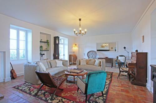 Gorgeous 5 Bed French Farmhouse