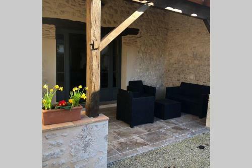 Beautiful Eymet Bastide House & Courtyard Garden