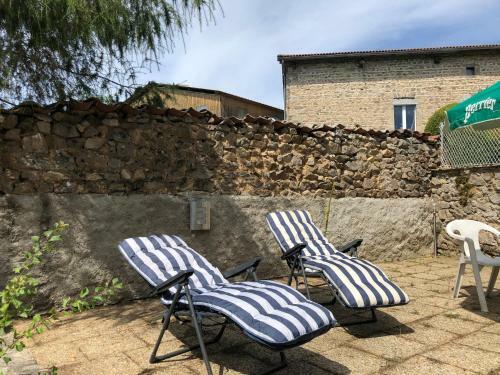 Large 100 Year Old House In Lovely Walking Area