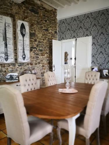 Hostal Chateau De Heaas