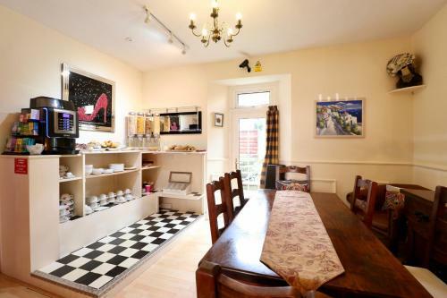 Hostal Highland Guest House