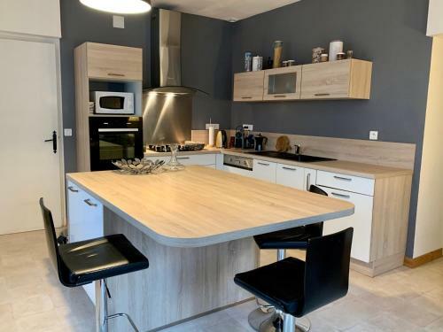 Grande Maison Avec Jardin Et Terrasse Priv�s