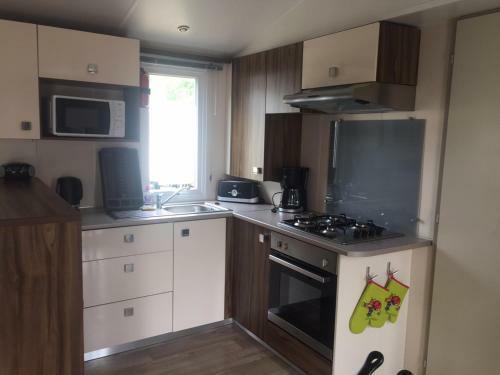 Mobilhome Dans Un Village 4*