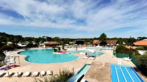 Mobilhome Dans Un Village 4*