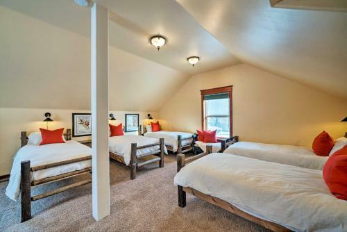 Spacious Montana Getaway, 35 Mi To Bridger Bowl!