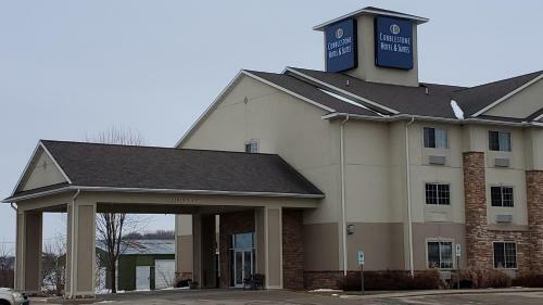 Hotel Comfort Suites At Royal Ridges